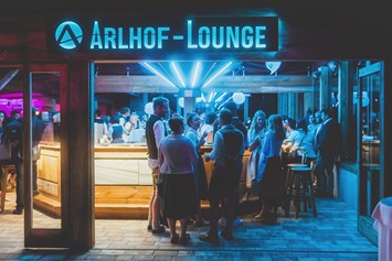 Hochzeit: Die Bar der Arlhofhütte lädt zum Feiern bis in die Morgenstunden. - Arlhofhütte - Altenmarkt