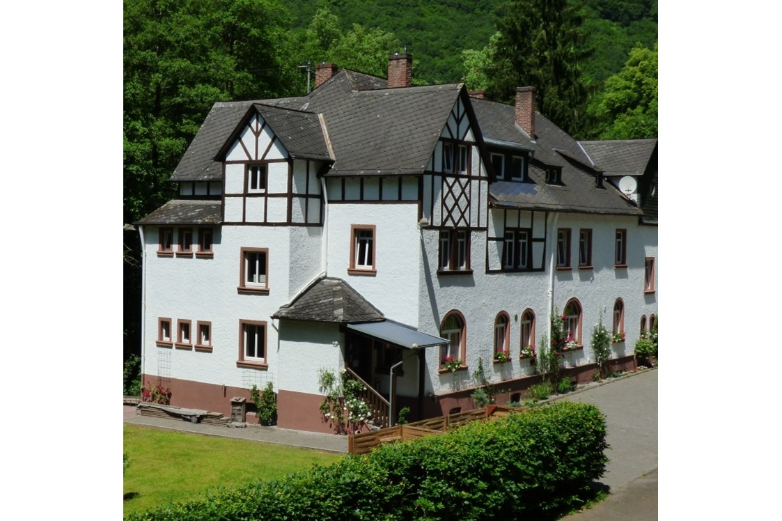 Hochzeit: Wald Villa Üssbach aussen - Wald Villa Üssbach