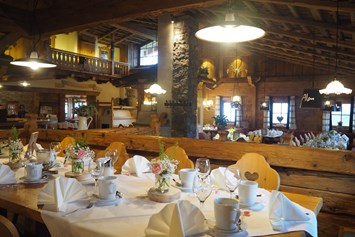 Hochzeit: Die Winkleralm eingedeckt für den Nachmittagscafe - Die Almen - Saalbach Hinterglemm 