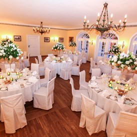 Hochzeit: Der Biedermeiersaal des Schloss Anif bietet Platz für bis zu 80 Hochzeitsgäste. - ****Hotel Schlosswirt zu Anif