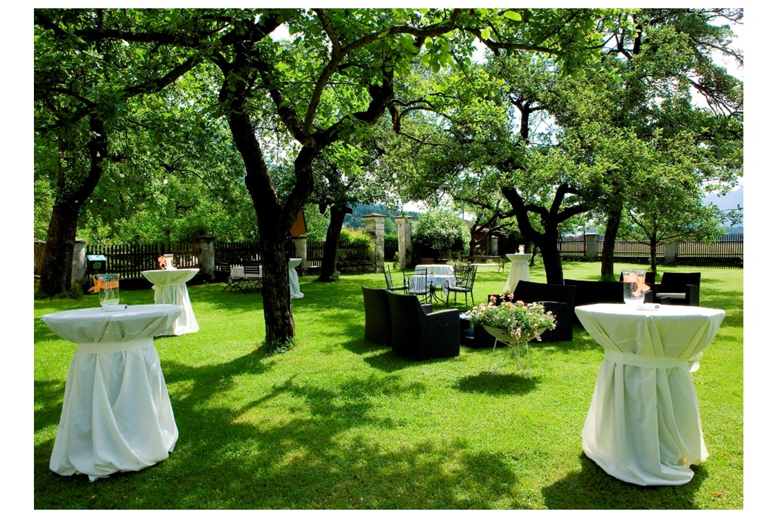 Hochzeit: Sektempfang im Garten - Schloss Hotel Lerchenhof