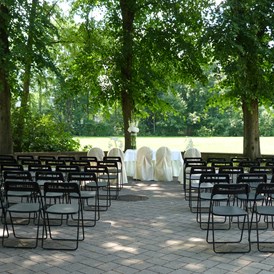Hochzeit: Trauung im weitläufigen Garten des Kavalierhauses Klessheim - Kavalierhaus Klessheim bei Salzburg