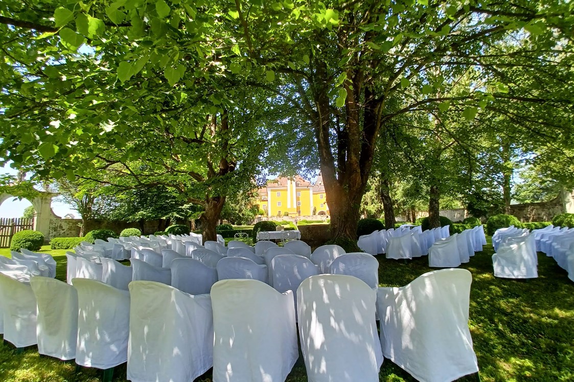 Hochzeit: Rosengarten  - Schloss Mühldorf