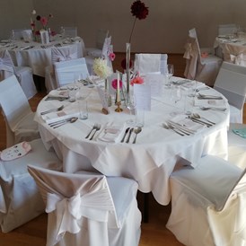 Hochzeit: Veranstaltungssaal, Tische rund extern - Bauermühle Mattersburg