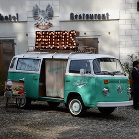 Hochzeit: Photobus vor der Location für schöne Erinnerungen - Event Schloss Reichenau