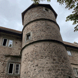 Hochzeit: Der Treppenturm des Schlosses, der im inneren eine steinerne Wendeltreppe beherbergt. - Schloss Weitersroda