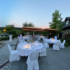 Hochzeit: Terrasse Eventfläche - Hofgut Georgenthal