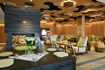 Hochzeit: Unsere Lounge mit offenem Kamin - Hotel Goldener Berg & Alter Goldener Berg