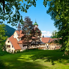 Hochzeit: Wunderschöner Schlosspark - Naturhotel Schloss Kassegg