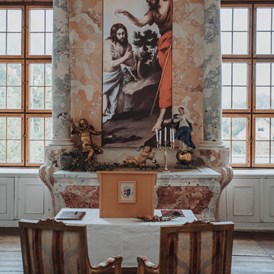 Hochzeit: Unsere kleine aber feine Kapelle bietet sich perfekt für eine Standesamtliche oder Kirchliche Trauung im kleinen Rahmen an. - Innviertler Versailles