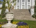 Hochzeit: Unsere herrschaftliche VILLA VERA in der Nähe von DortmundTerrasse mit großer Treppe gibt Ihrem Fest einen passenden Rahmen - Villa Vera
