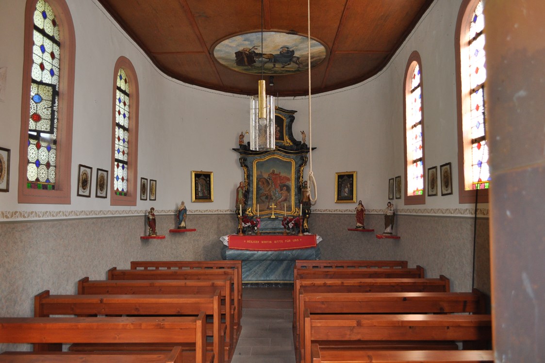 Hochzeit: Im Inneren der Kapelle gibt es einen schönen Altar mit dem Heiligen St. Martin als Altarbild und Platz für ca. 35-40 Personen. - Martinskapelle auf dem Martinshof