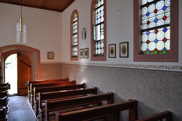 Hochzeit: Die Kapelle besitzt auch eine Glocke die bei Bedarf geläutet werden kann. - Martinskapelle auf dem Martinshof