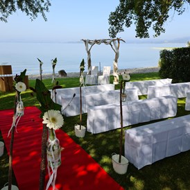 Hochzeit: Eure Hochzeitslocation am Gnadensee. - Sekt am See