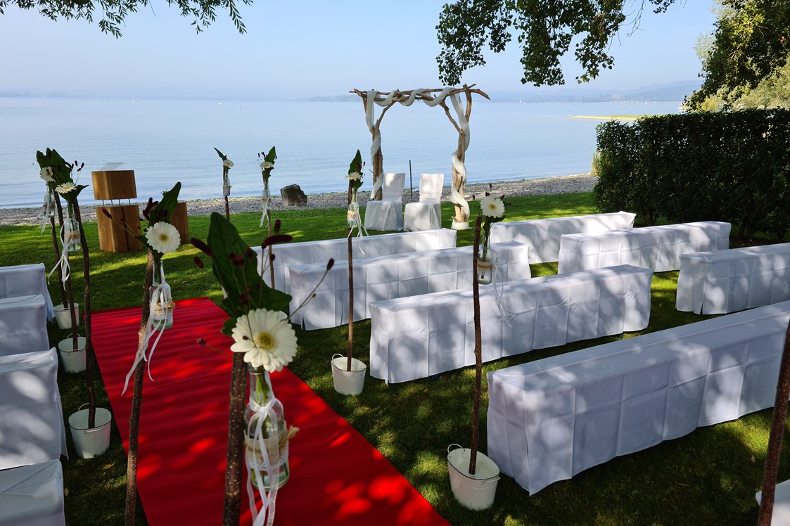 Hochzeit: Eure Hochzeitslocation am Gnadensee. - Sekt am See