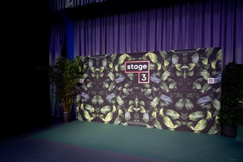 Hochzeit: Presse- Fotowand kann nach Kundenwunsch gestaltet werden (optional) - Stage 3 - the KINETIC Event Hall