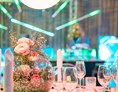 Hochzeit: Tisch Setting - mögliche Variante mit Kinetic Ball (optional) Farbe auf Wunsch einstellbar - Stage 3 - the KINETIC Event Hall