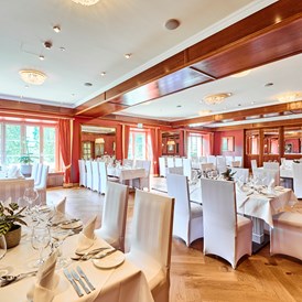 Hochzeit: Roter Salon - IMLAUER Hotel Schloss Pichlarn