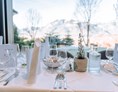 Hochzeit: Hochzeitstafel mit Ausblick - IMLAUER Hotel Schloss Pichlarn