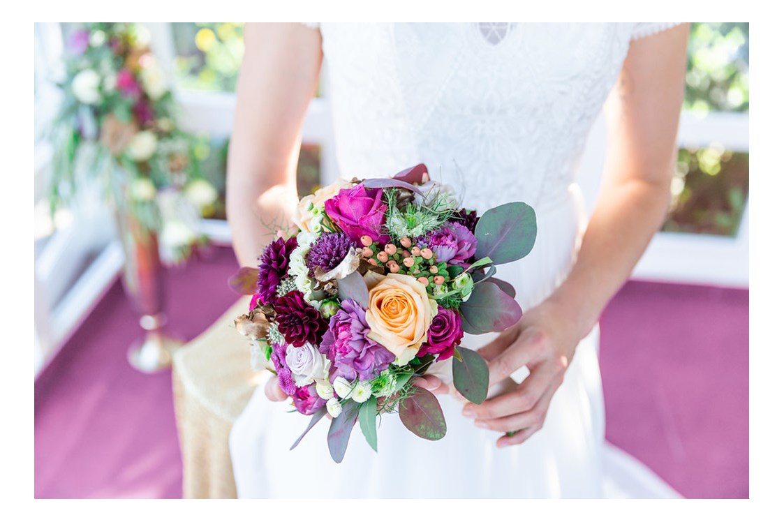 Hochzeit: Brautstrauß von unserer Floristin | Copyright Foto: fotografundfee - Kittenberger Erlebnisgärten