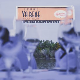 Hochzeit: Das Donau Restaurant VA BENE verfügt über eine eigene Schiffsanlegestelle, damit Sie und Ihre Gäste bequem per Schiff anreisen können. - Donau Restaurant - Vabene