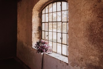 Hochzeit: Die Rustikalen Sprossenfenster des Galleriesaal  - Eichenstolz