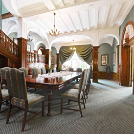 Hochzeit: Festliche Räume empfangen den Besucher. Hier im Bild der Grüne Salon. - Schlosshotel Villa Westerberge