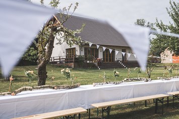 Hochzeit: Eine Gartenhochzeit auf der Beke Mühle. - Beke Mühle