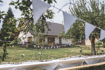 Hochzeit: Eine Gartenhochzeit auf der Beke Mühle. - Beke Mühle