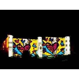 Hochzeit: Lightshow auf die Außenfassade des Schlosses von Künstler Romero Britto  - Schloss Tratzberg