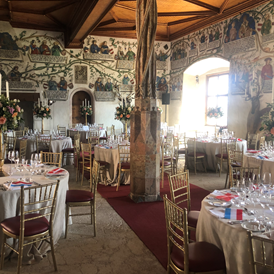 Hochzeit: Beispiel Set-Up einiger runder Tische im Habsburgersaal - Schloss Tratzberg