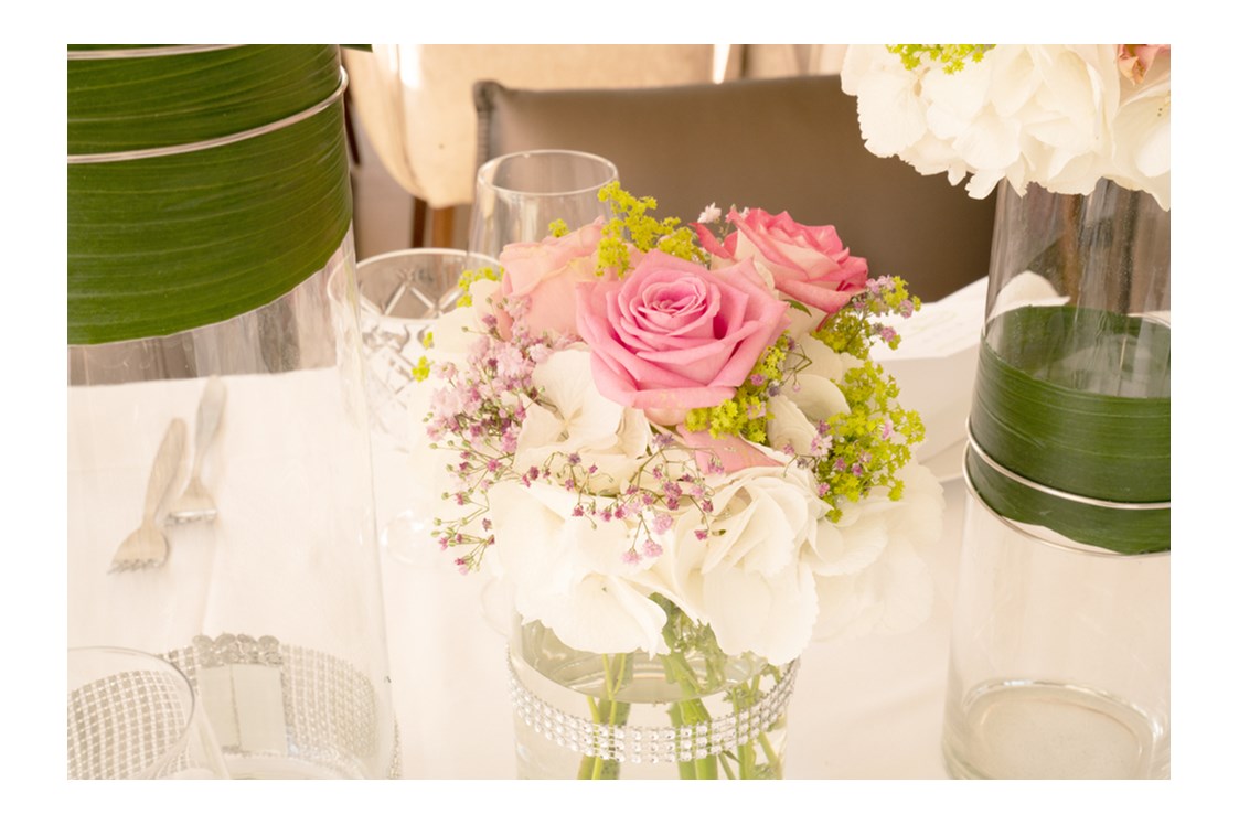 Hochzeit: Malerwinkl Brautstrauss, gerne sind wir behilflich bei den Blumen - Malerwinkl Restauarnt + Kunsthotel