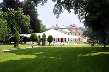 Hochzeit: Das Schloss Assumstadt für eure Gartenhochzeit in Baden-Württemberg. - Schloss Assumstadt