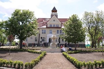 Hochzeit: Schlosshof Schloss Krugsdorf - Schloss Krugsdorf Hotel & Golf