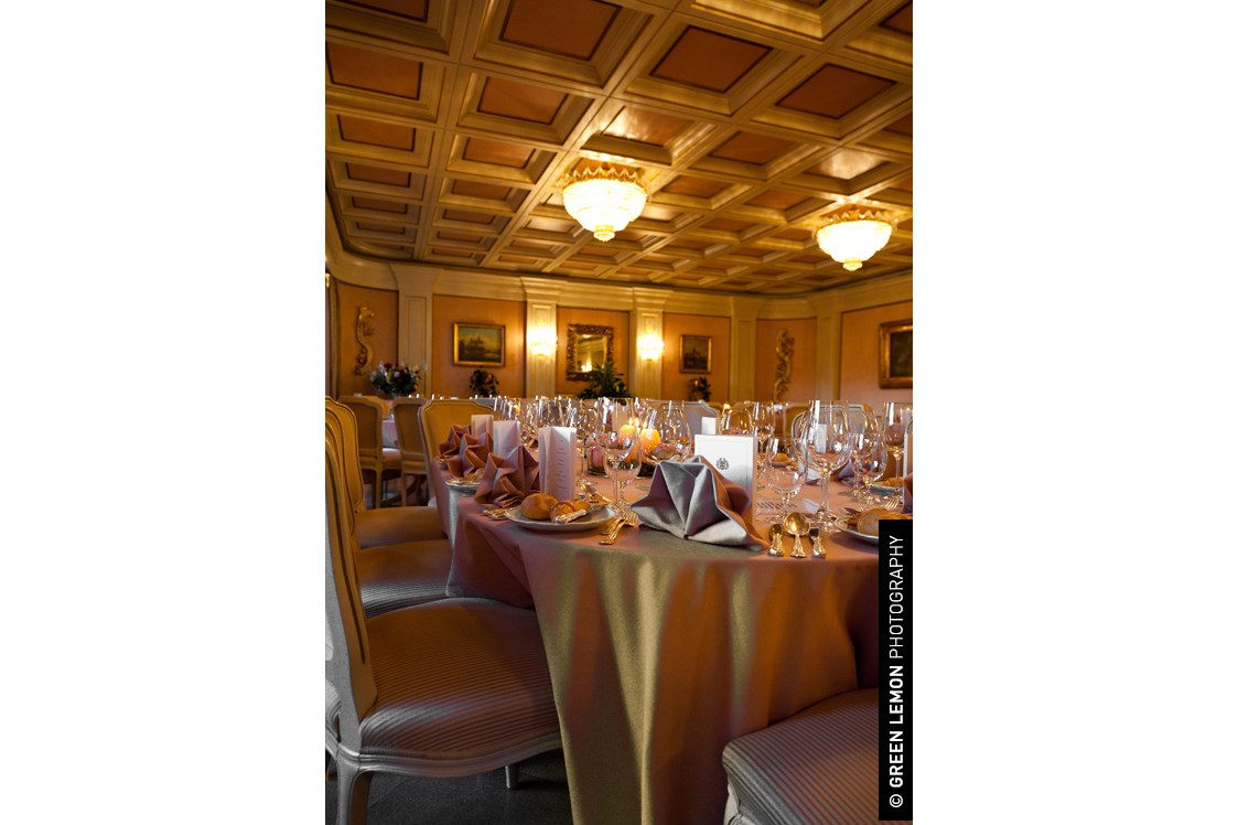 Hochzeit: Der Festsaal des Hotel Schloss Dürnstein in Niederösterreich.
 - Hotel Schloß Dürnstein