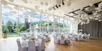 Hochzeit - Art der Location: Hotel - Niederösterreich - Die großen Fenster holen das historische Ambiente zu jeder Jahreszeit in den Festsaal. - Das Schloss an der Eisenstrasse****