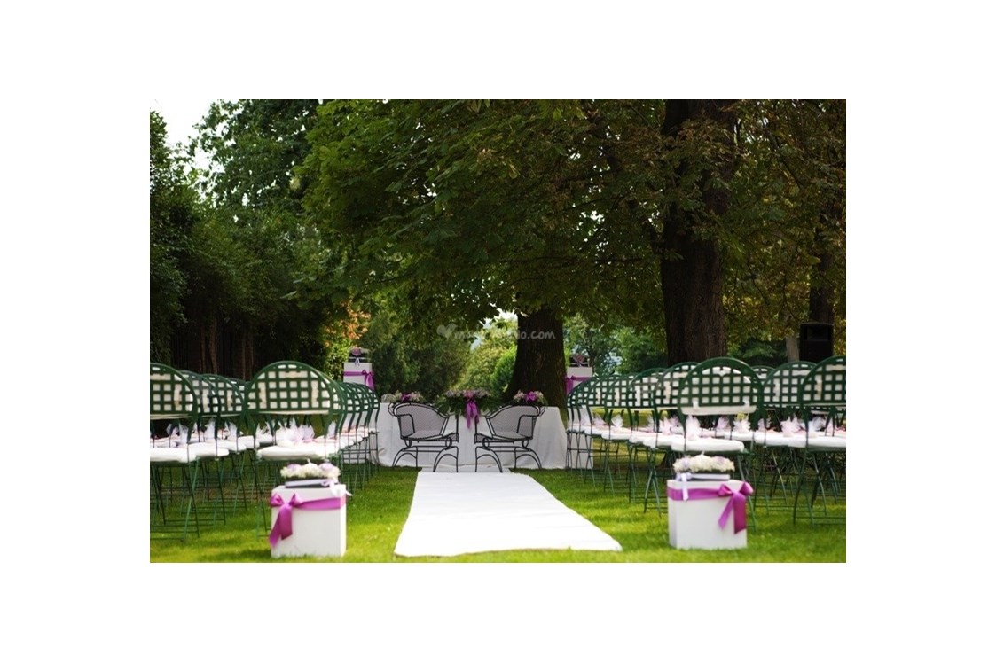 Hochzeit: Eine Zeremonie unter Alleebäumen - GEHEIMTIPP Hochzeit Anwesen im italienischen Piemont