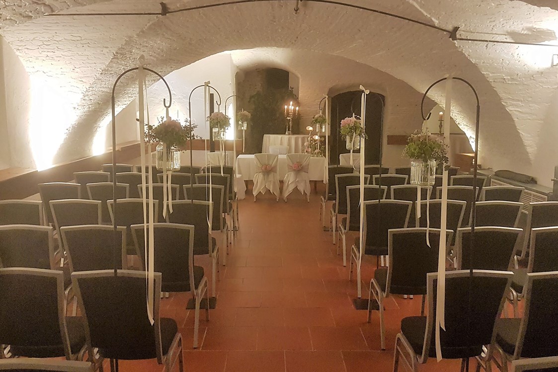 Hochzeit: Festliche Trauung im Kastell Stegersbach - Kastell Stegersbach