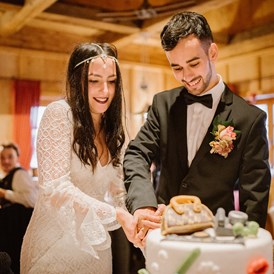 Hochzeit: Hochzeitstorte bei rustikalem Flair in der Gamsalm Ehrwald. - Gamsalm Ehrwald 