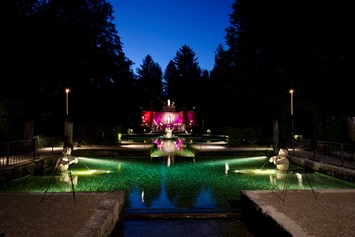 Hochzeit: Nächtliche Beleuchtung in den Wasserspielen - Gasthaus zu Schloss Hellbrunn
