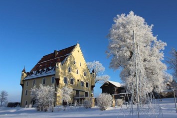Hochzeit: Eine wunderschöne Foto-Location - selbst im Winter. - Schloss zu Hopferau 