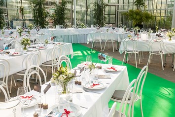 Hochzeit: Eventglashaus 2 - der perfekte Ort für eine ruhige Tafel - Eventglashaus - Praskac Das Pflanzenland