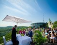 Hochzeit: Eine Hochzeit im Freien mit Blick auf die Bundeshauptstadt.
Foto © greenlemon.at - Terrasse Kahlenberg
