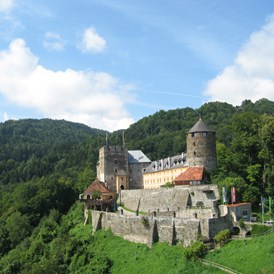 Hochzeit: Außenansicht der Burg Deutschlandsberg. - Burg Deutschlandsberg