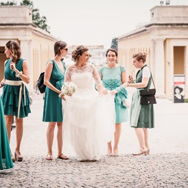 Hochzeit: Die Braut auf dem Weg zur Trauung auf Schloss Esterházy. - Schloss Esterházy