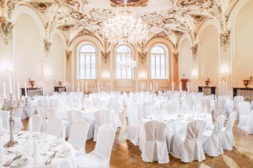 Hochzeit: Barocksaal für bis zu 180 Gäste - St. Peter Stiftskulinarium