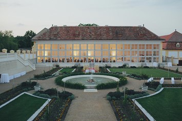 Hochzeit: Die Orangerie des Schloss Hof in Niederösterreich
 - Schloss Hof