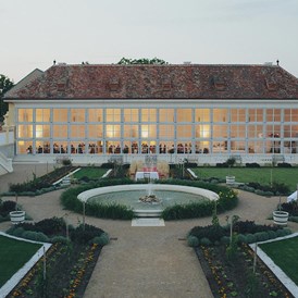 Hochzeit: Die Orangerie des Schloss Hof in Niederösterreich
 - Schloss Hof