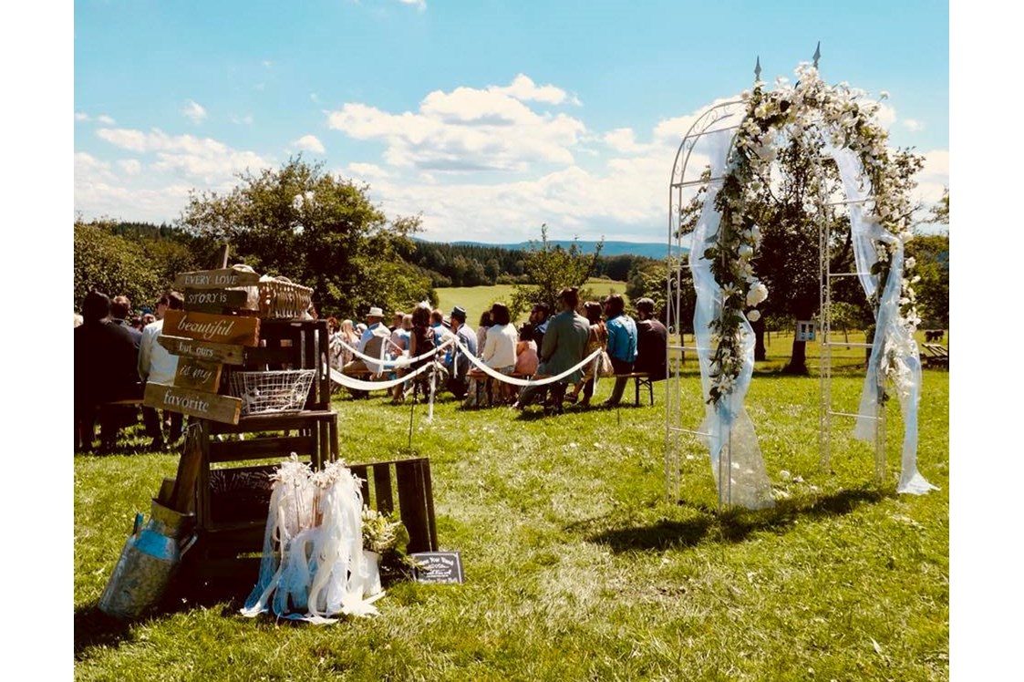 Hochzeit: Eine Gartenhochzeit im Mirli in Tullnerbach. - Mirli