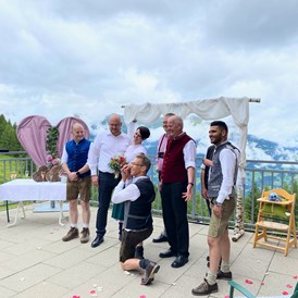 Hochzeit: Panoramablick nach der Trauung - Berghotel Gerlosstein